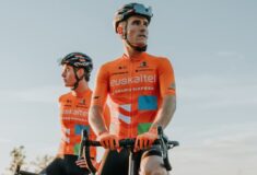 Image de l'article La formation Euskaltel-Euskadi présente ses maillots 2022