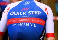 Image de l'article Quick Step – Alpha Vinyl portait un maillot spécial sur la dernière étape de la Vuelta 2022