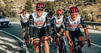 Image de l'article UAE Team Emirates : les équipements des coureurs en 2023