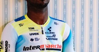 Image de l'article Les différents logos UCI présents sur les maillots du peloton professionnel