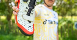 Image de l'article Les meilleures chaussures de vélo pour pieds larges : conseils et modèles adaptés