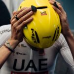 Pourquoi les coureurs d’UAE Team Emirates porte un casque jaune ?