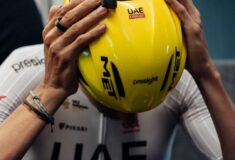 Image de l'article Pourquoi les coureurs d’UAE Team Emirates porte un casque jaune ?