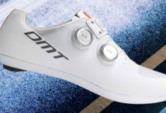 Image de l'article DMT dévoile une paire de chaussures de vélo : la nouvelle KR0