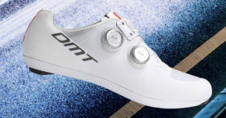 Image de l'article DMT dévoile une paire de chaussures de vélo : la nouvelle KR0