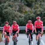 Le maillot 2025 d’EF Education-EasyPost : un retour aux motifs argyle