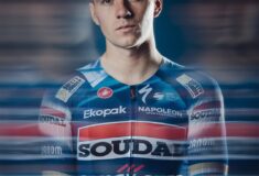 Image de l'article Remco Evenepoel présente son maillot 2025