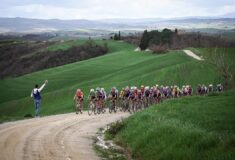 Image de l'article Strade Bianche 2025 : quels équipements pour affronter les chemins blancs de Toscane ?